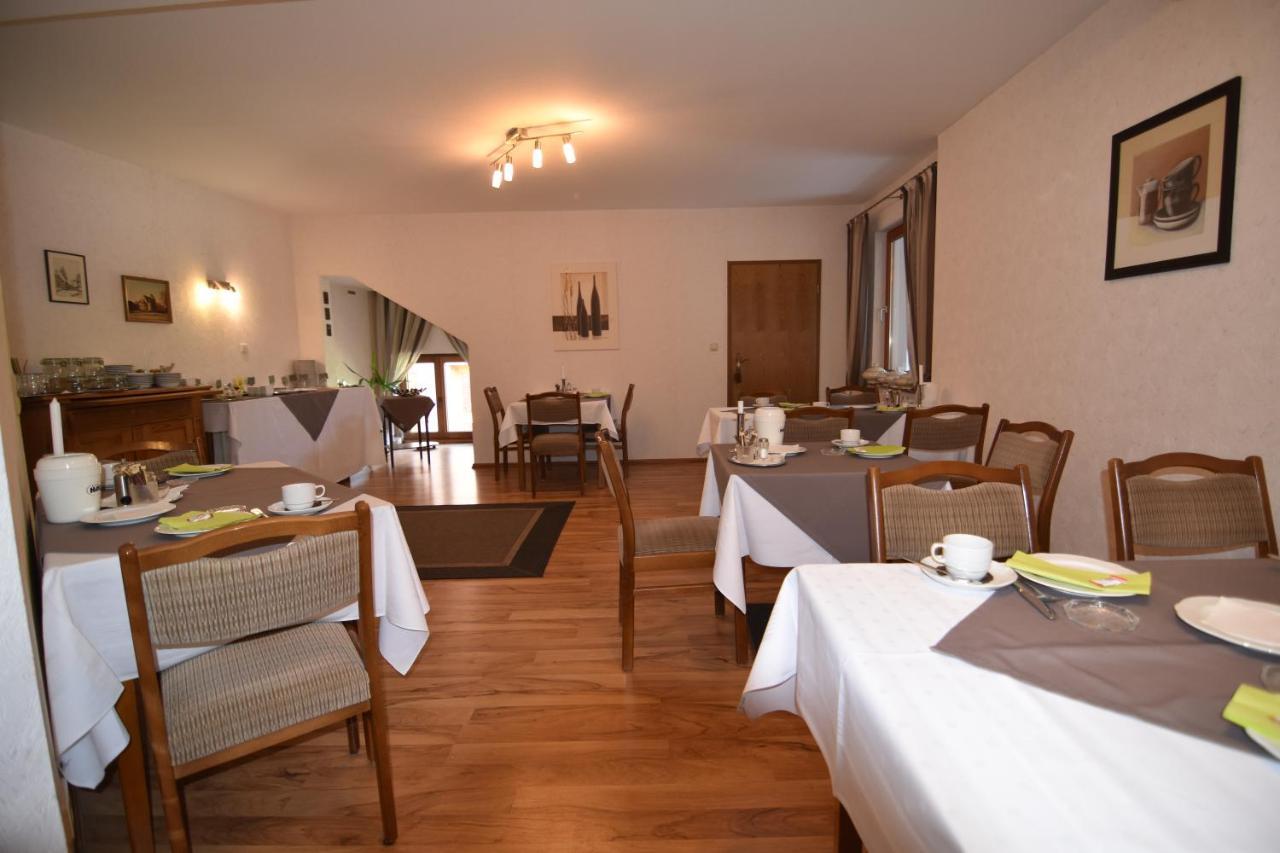 Gasthaus Deutsches Haus Garni วุนสตอร์ฟ ภายนอก รูปภาพ